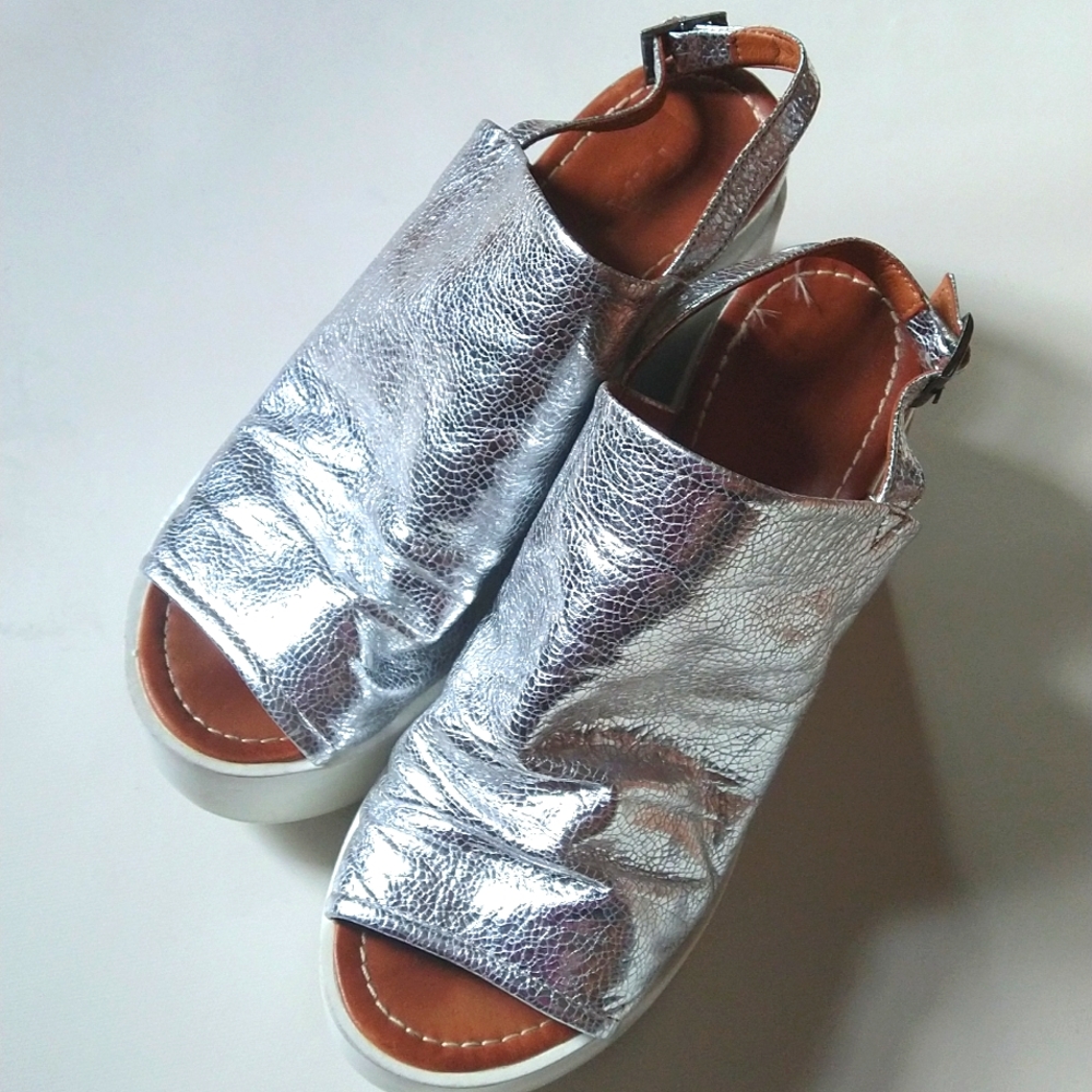 Pia Mia platform wedge sandals